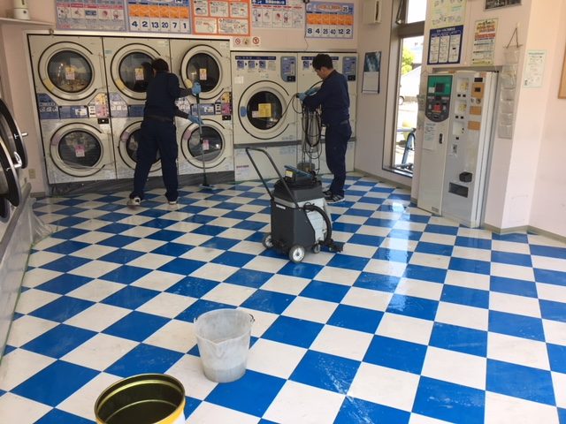 松谷クリーネス 床のワックスがけ2