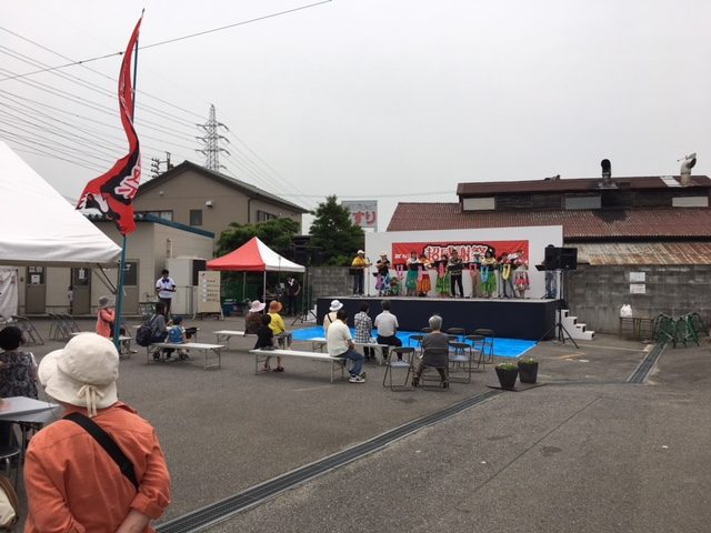 半田 ニイミ産業 超感謝祭で半田ウクレレクラブさんが演奏