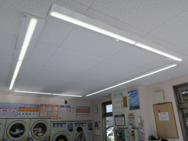 久米電気商会 コインランドリーまるき店内の照明器具をLEDに交換_5