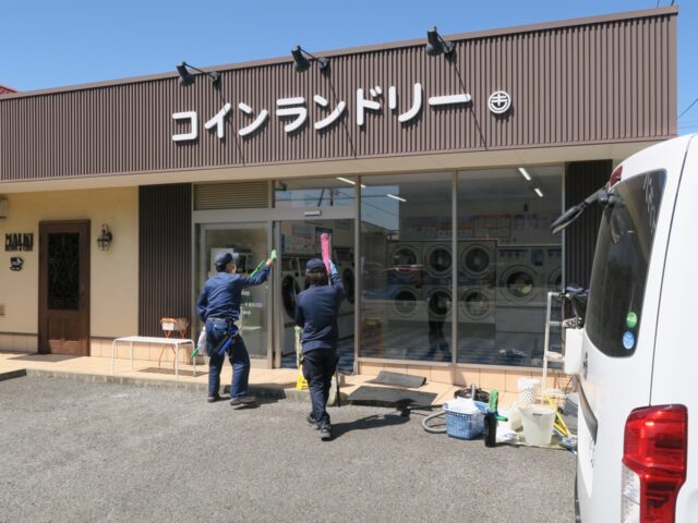 コインランドリーまるき 床のワックスがけ 松谷クリーネス_2